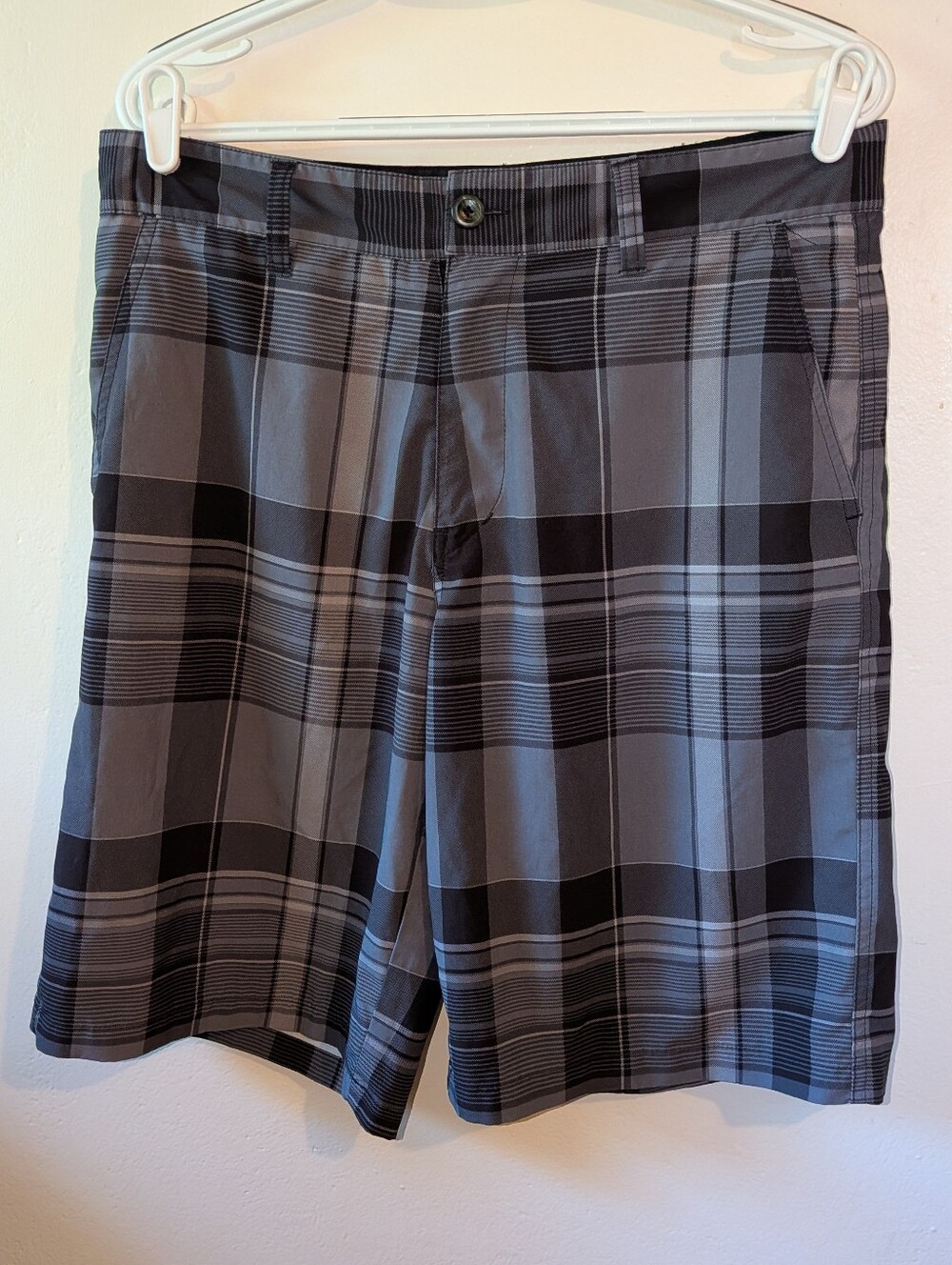 OP Men's Gray Plaid Flat Front Shorts Size 32